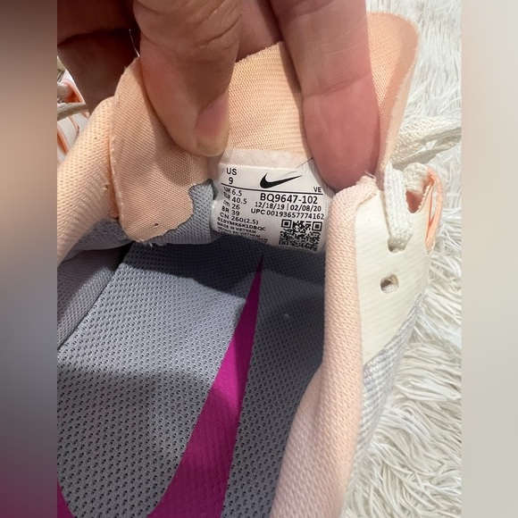 Nike Women's Air Zoom Pegasus 37 Running Sneakers - Size 9 - Picture 4 of 10